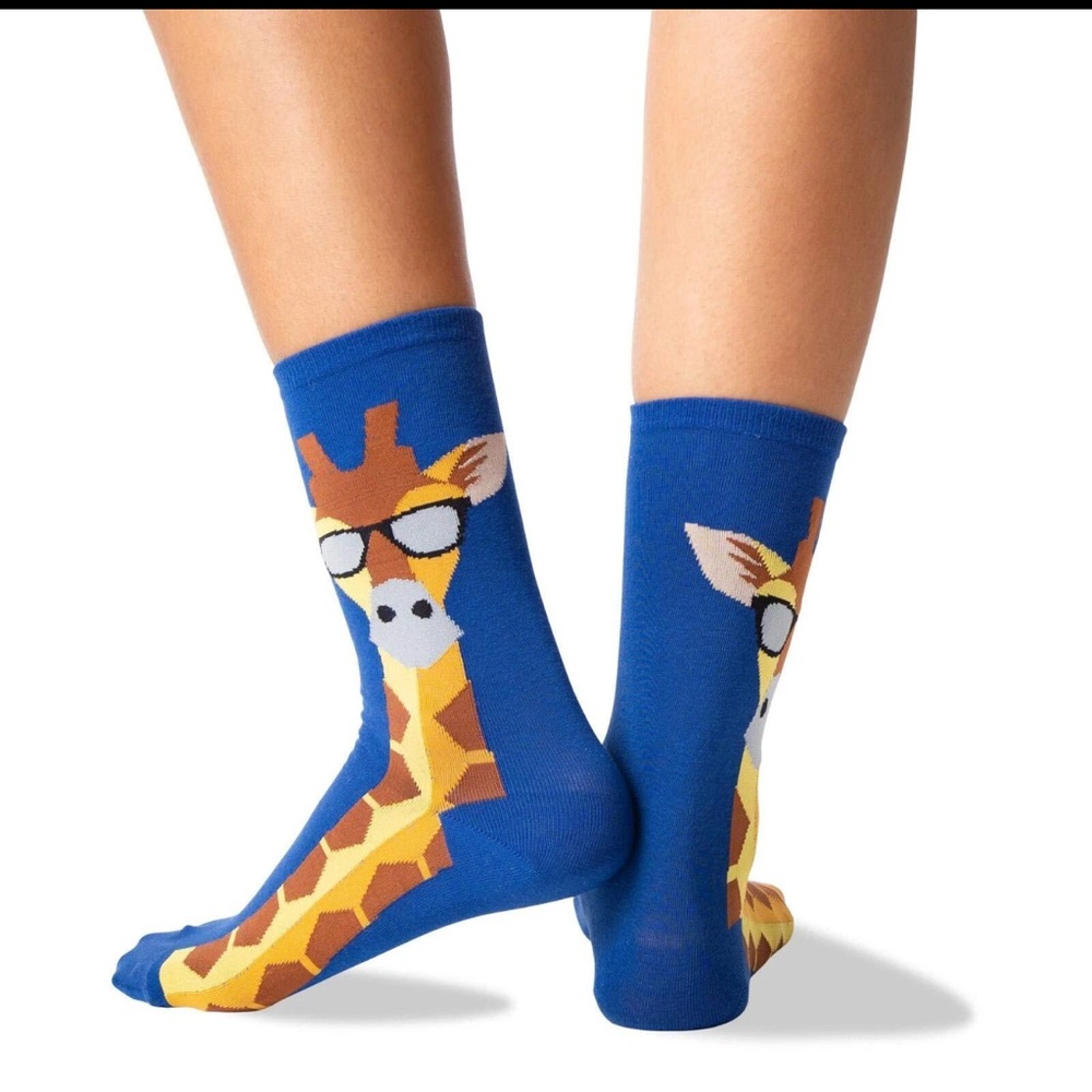 NWT Hot Sox Blue Giraffe Women Casual Socks 9-11